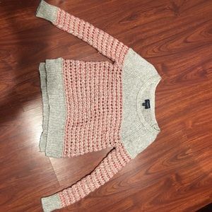 Light; long sleeve sweater; crew neck